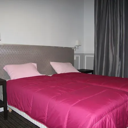 Bastille Hostel