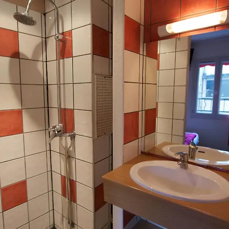 바스티유 호스텔 *