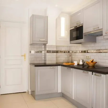 호스텔 바스티유 *