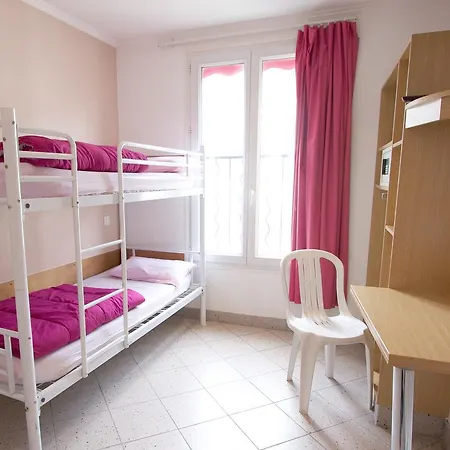 Bastille Hostel *