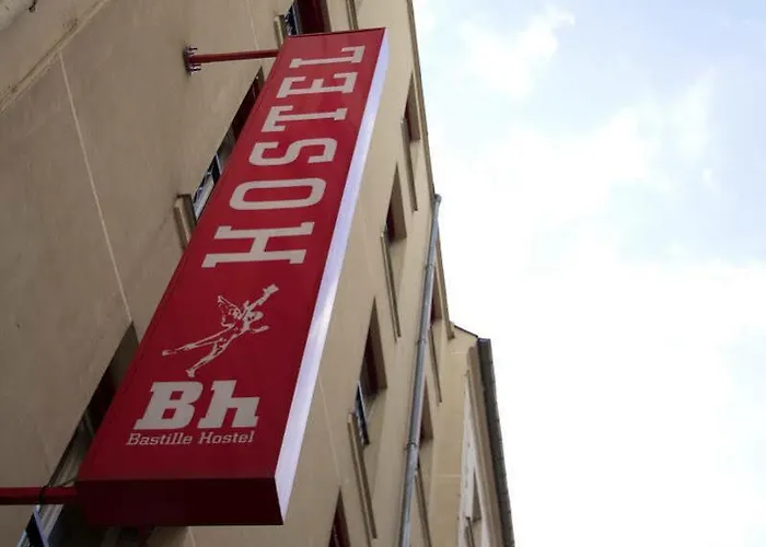 Bastille Хостел *