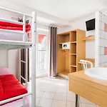 Bastille Albergue *